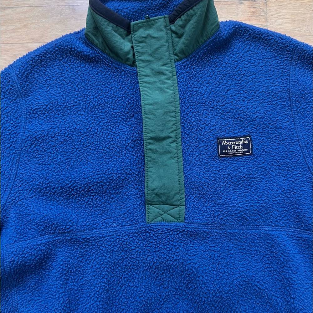 Abercrombie & Fitch Blue and Green Fleece Pullover - Picture 3 of 6